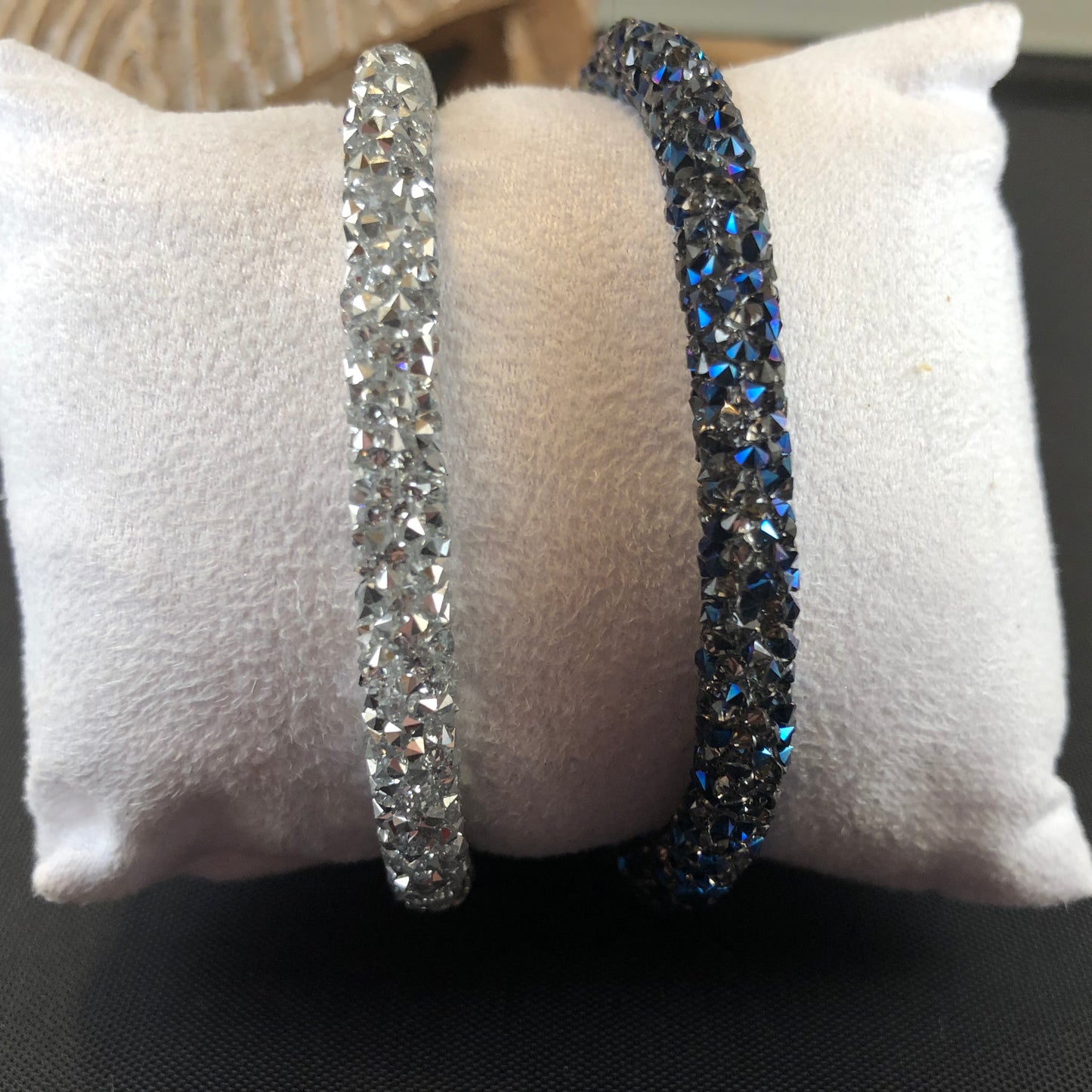 Fashionable Adjustable bracelet with druzy style stones.