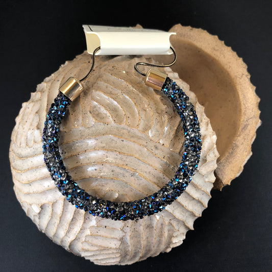 Fashionable Adjustable bracelet with druzy style stones.