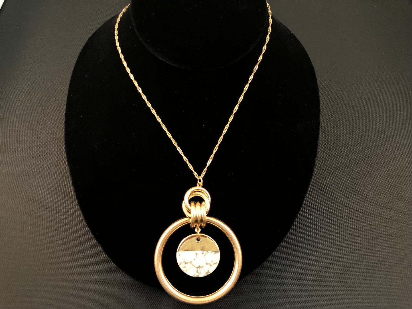 Howlite circular pendant necklace